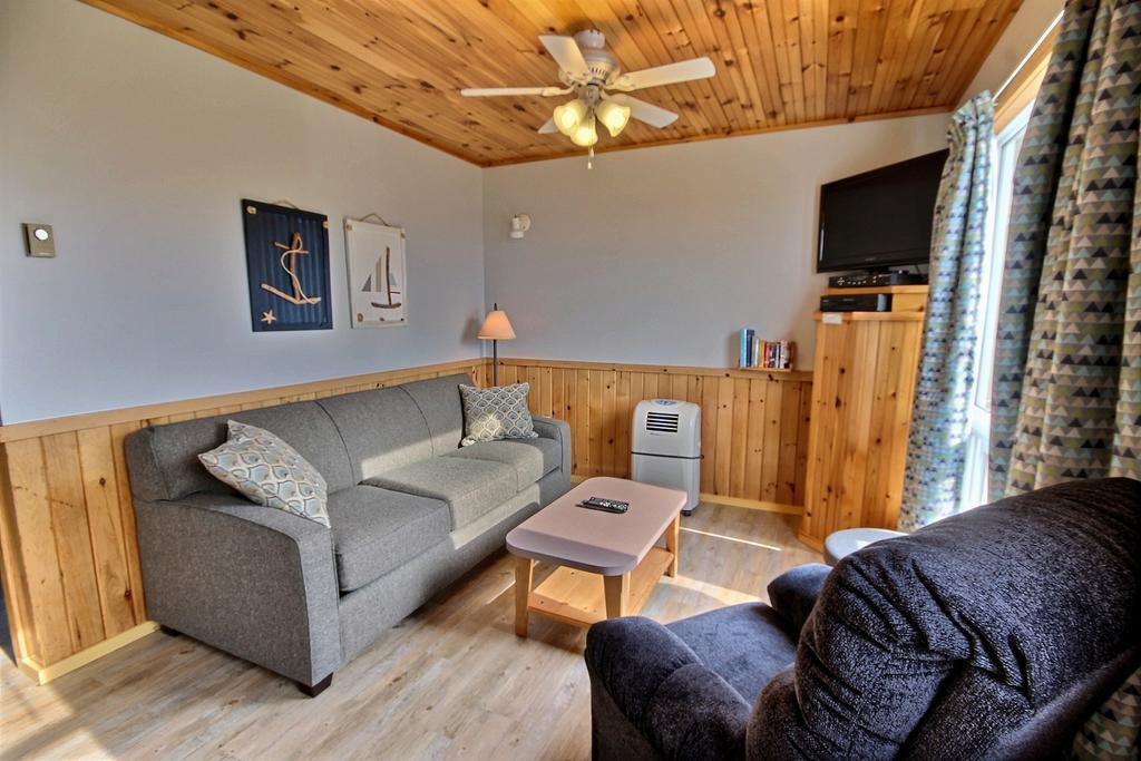 Cavendish Bosom Buddies Cottage Resort Room photo