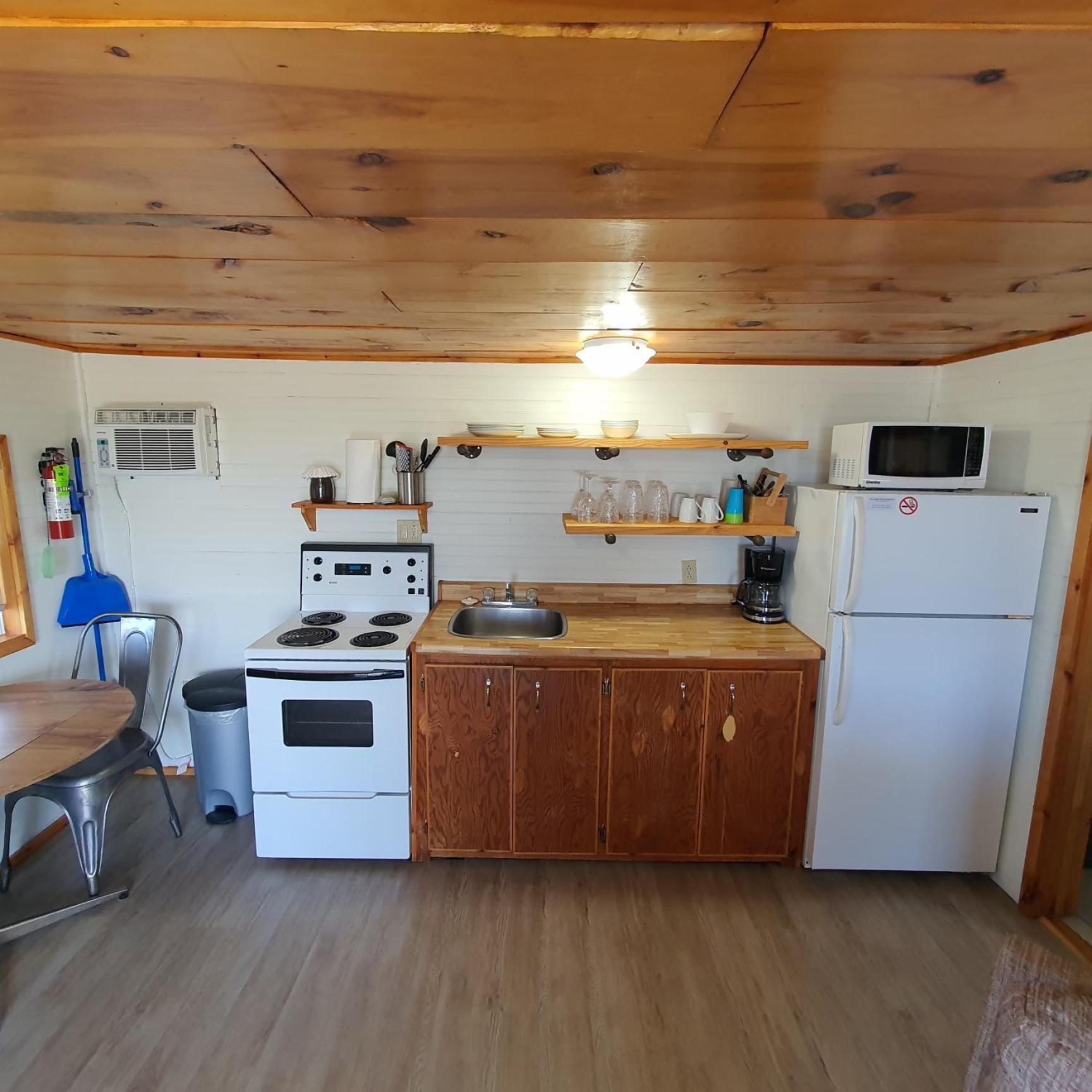 Cavendish Bosom Buddies Cottage Resort Exterior photo